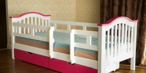 Ліжко "Максим"  Ral 9003/4010 - меблі з дерева в дитячу та спальню від фабрики Venger