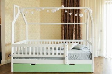 Ліжко будинок "Віккі New +", з суцільною шухлядою - меблі з дерева в дитячу та спальню від фабрики Venger